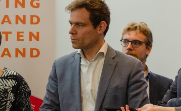 Martijn van Helvert bij persconferentie SNBN