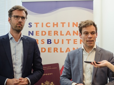 Kamerleden Sjoerdsma en Van Helvert praten over Nederlanders buiten Nederland