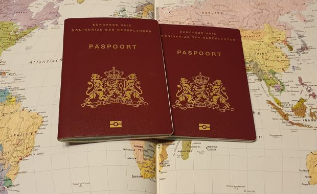 nederlandse paspoorten op atlas